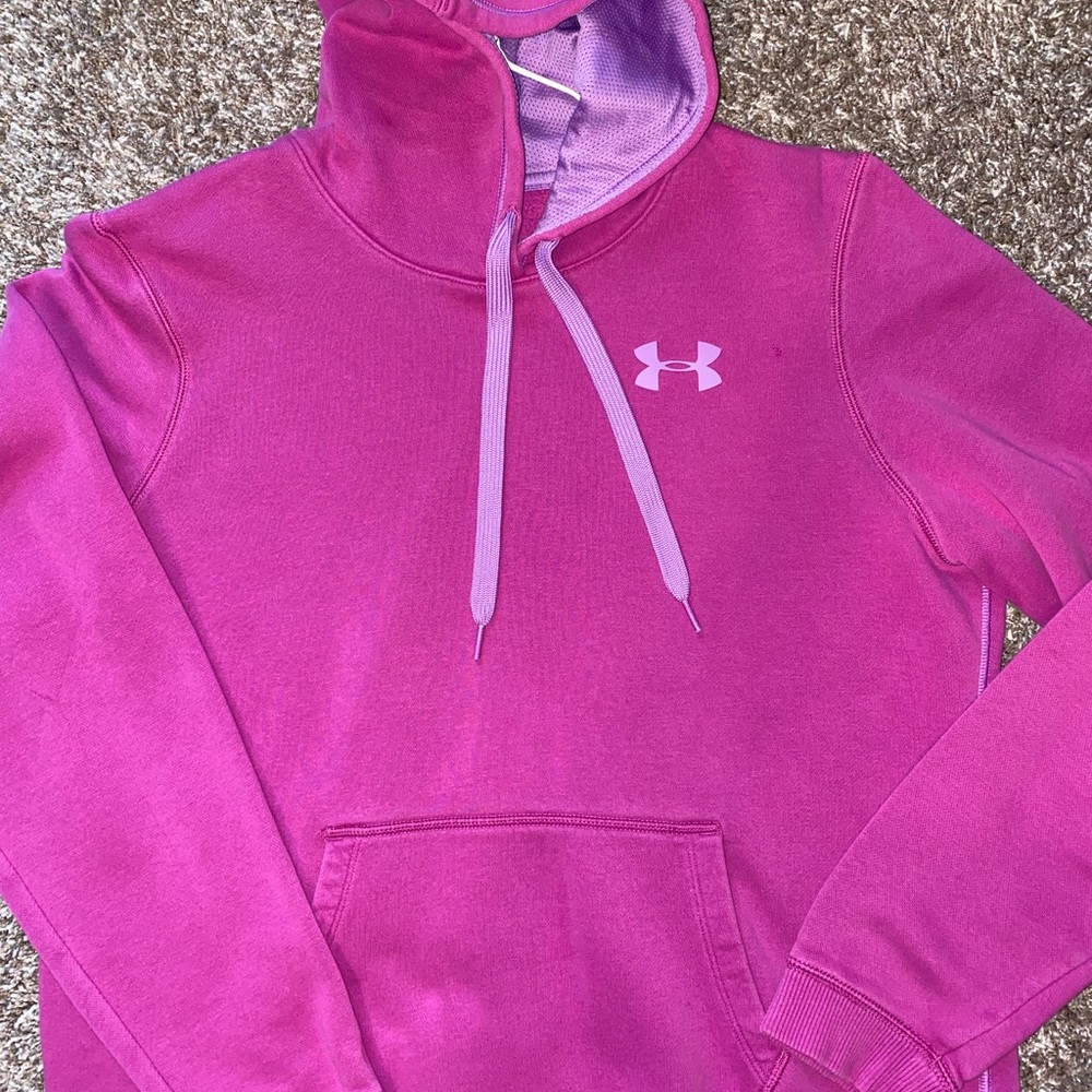 Women’s UA sweatshirt